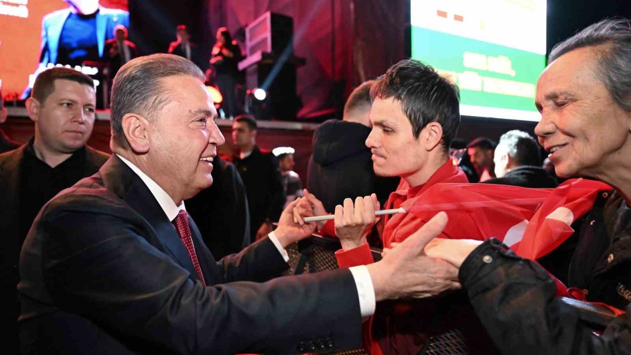 Atatürk’ün Antalya ziyaretinin yıldönümünde Haluk Levent coşkusu