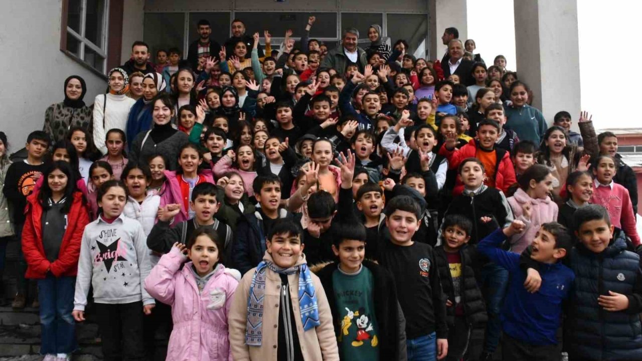 Başkan Taşkın, okul ziyaretinde bulundu