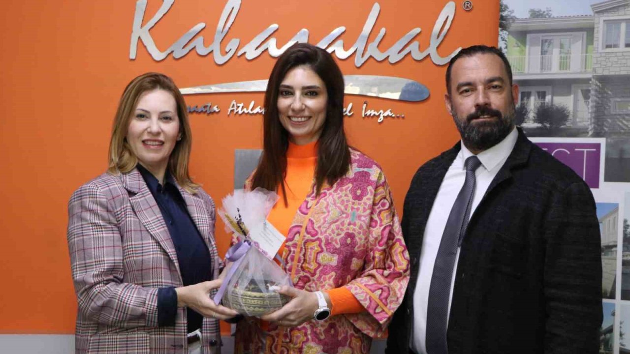 Başkan Arıkan Meclis’in kadın üyelerini ve kadın çalışanlarını unutmadı