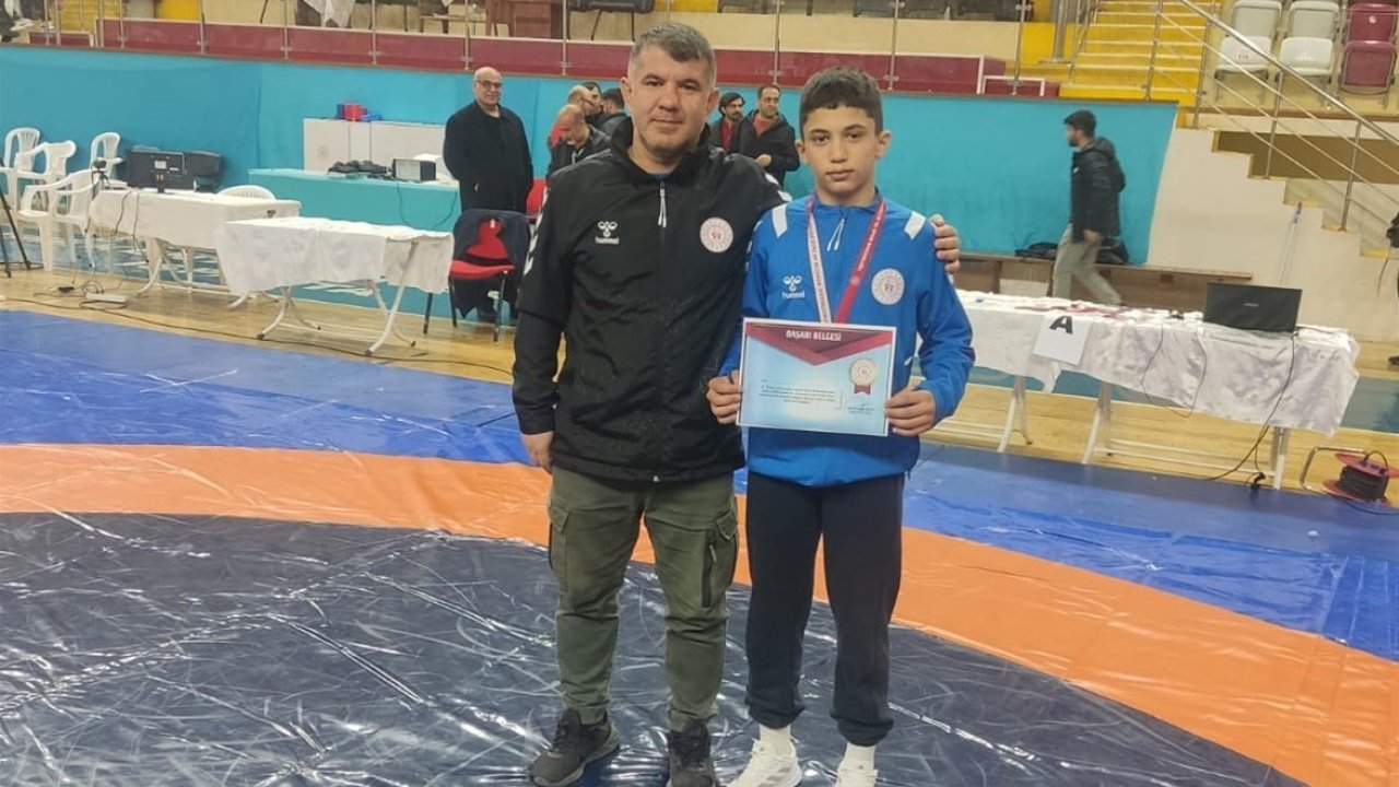 Afyonkarahisarlı Enes Emrem şampiyon oldu