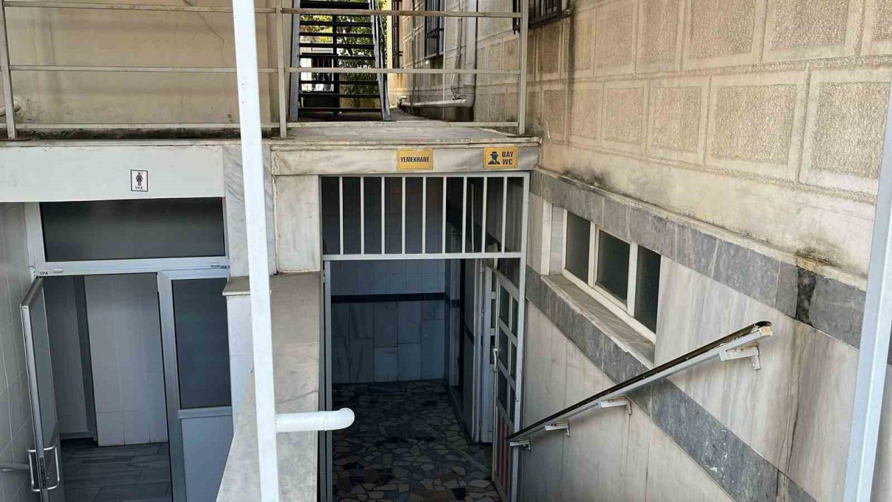 Cami tuvaletinde silahla vurulmuş halde bulundu