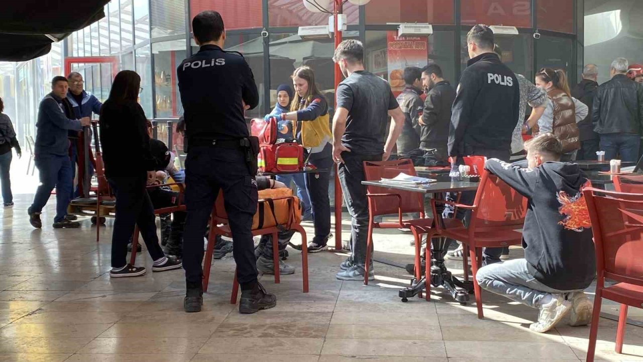 41 Burda AVM’de korkutan yangın: 4 kişi dumandan etkilendi