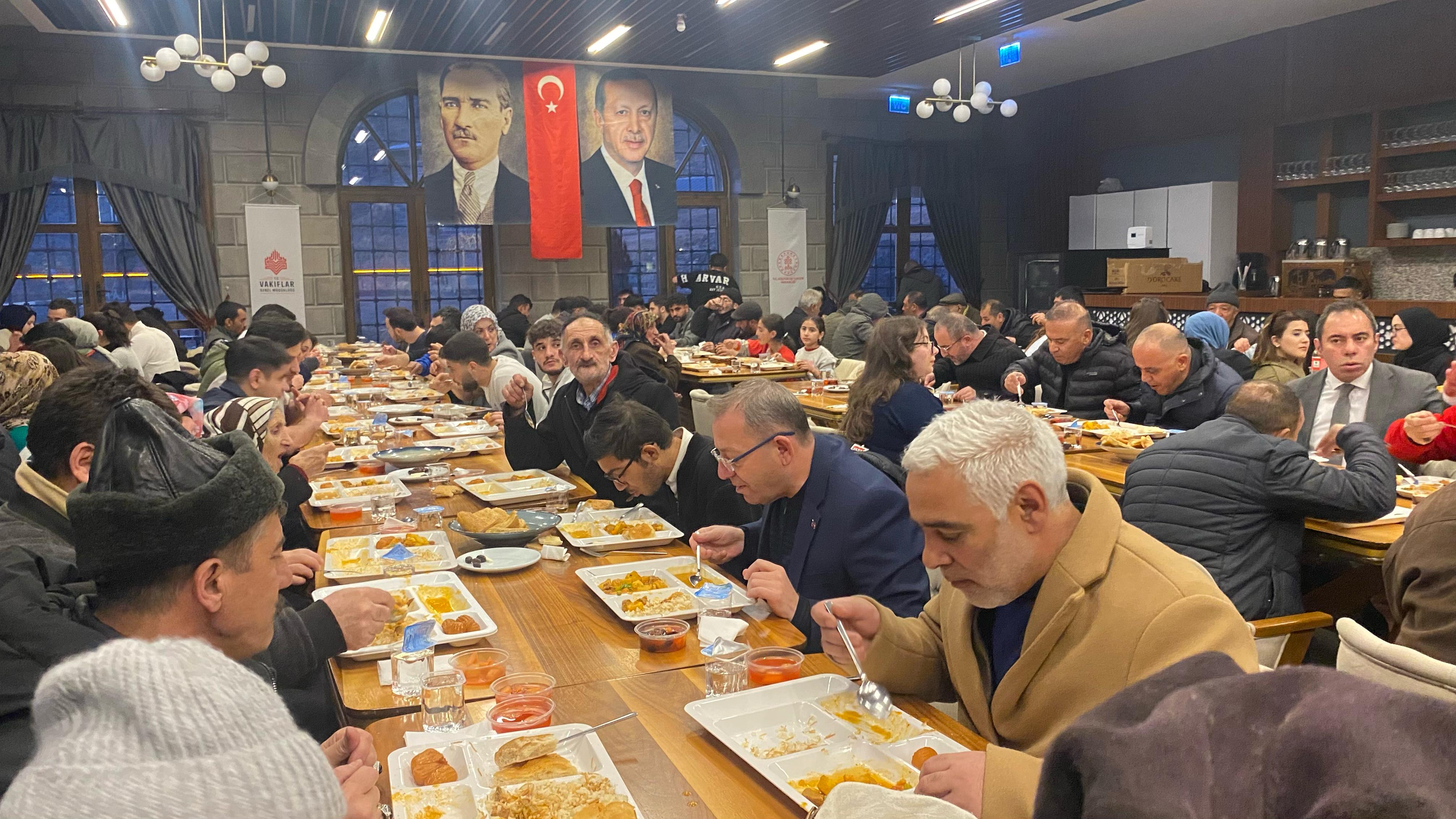 Vakıflar Bölge Müdürlüğü, Kars Bedesteni’nde iftar verdi!
