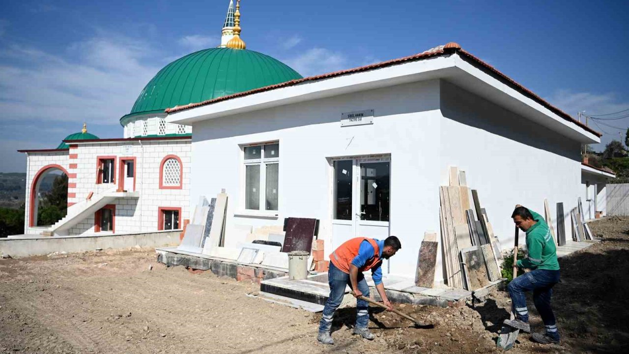Kuşadası Belediyesi’nden camilerde çevre ve peyzaj düzenlemesi