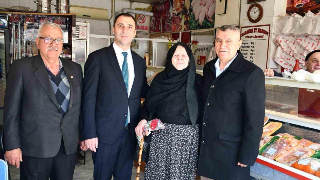 Beylikova’da 8 Mart Dünya Kadınlar Günü’nde bin karanfil dağıtıldı