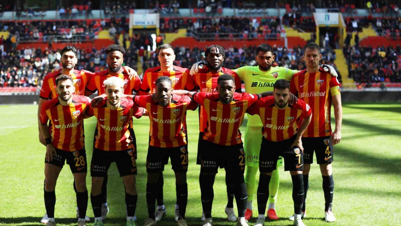 Trendyol Süper Lig: Kayserispor: 1 - Başakşehir: 0 (İlk yarı)