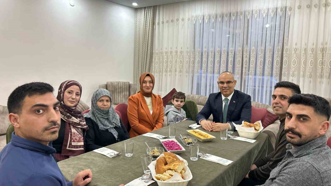 Ağrı Valisi Mustafa Koç, şehit annesi Makbule Doğan’ın iftar sofrasına konuk oldu