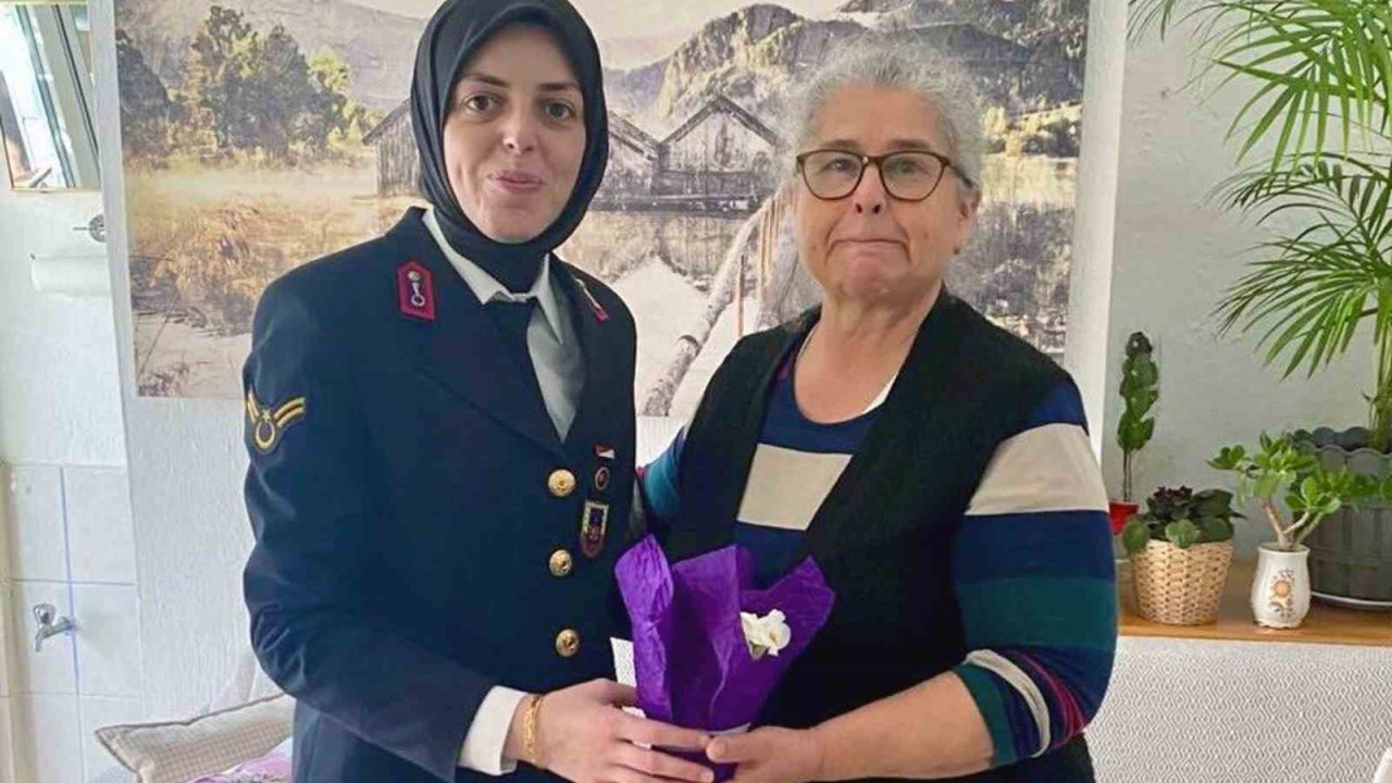 Jandarma, şehit annelerini ve kadınları unutmadı