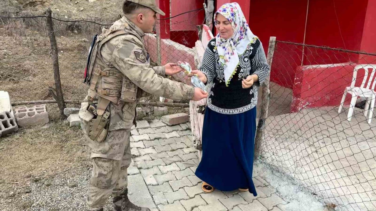 Sason’da jandarma 8 Mart Dünya Kadınlar Günü’nü kutladı