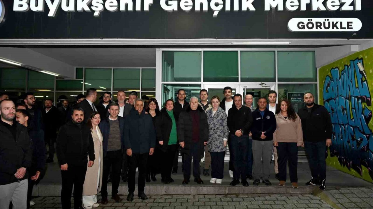 Başkan Bozbey, sahuru gençlerle yaptı