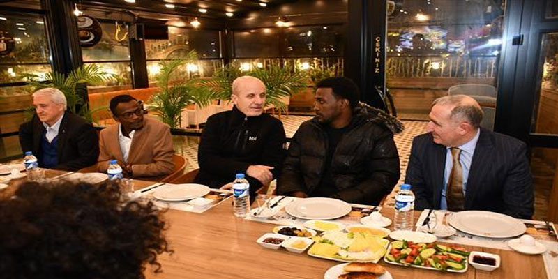 YÖK Başkanı Prof. Dr. Erol Özvar, Öğrencilerle Sahurda Buluştu.