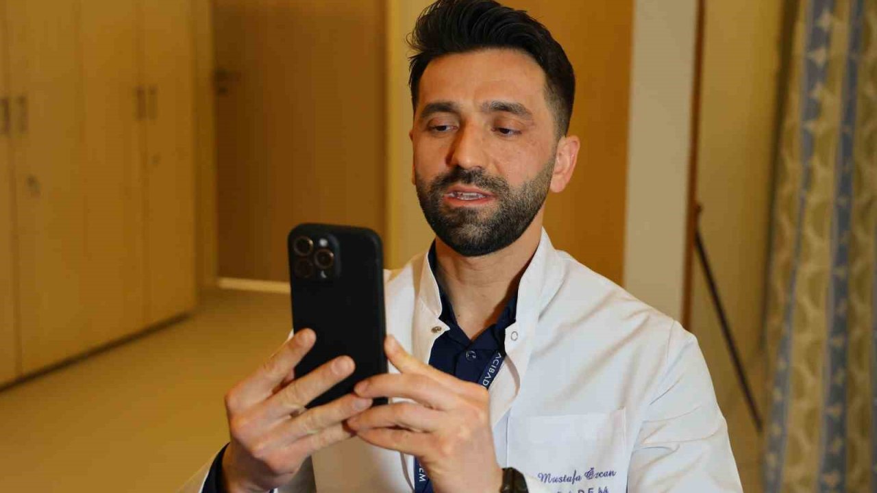 Uzmanı uyardı: "Aşırı telefon ve bilgisayar kullanımı ‘Text Neck’ sendromuna yol açıyor"