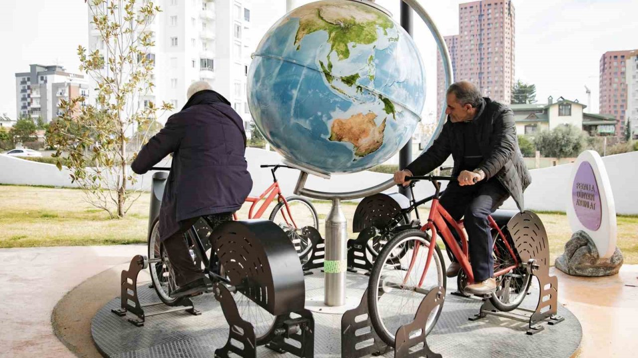 Mersin’de emekliler belediye hizmet birimlerini inceledi