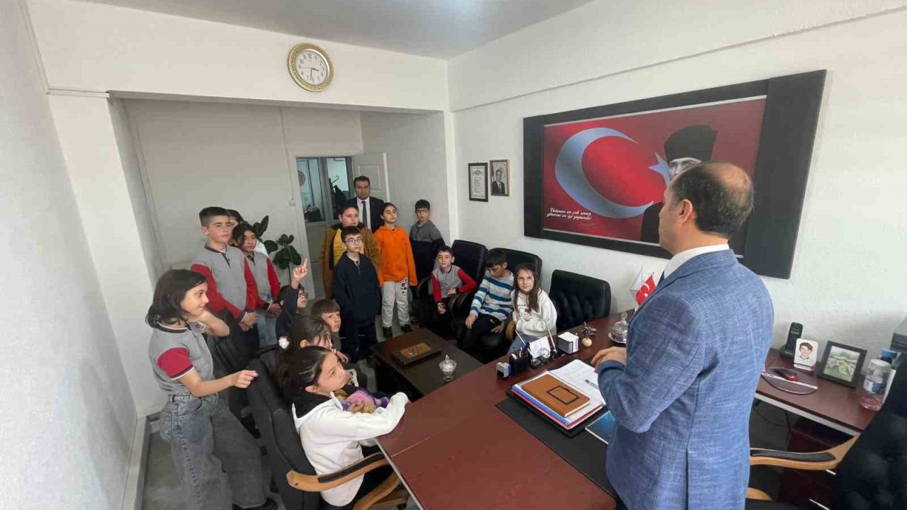 İlkokul öğrencileri Aile ve Sosyal Hizmetleri İl Müdürlüğünü ziyaret etti