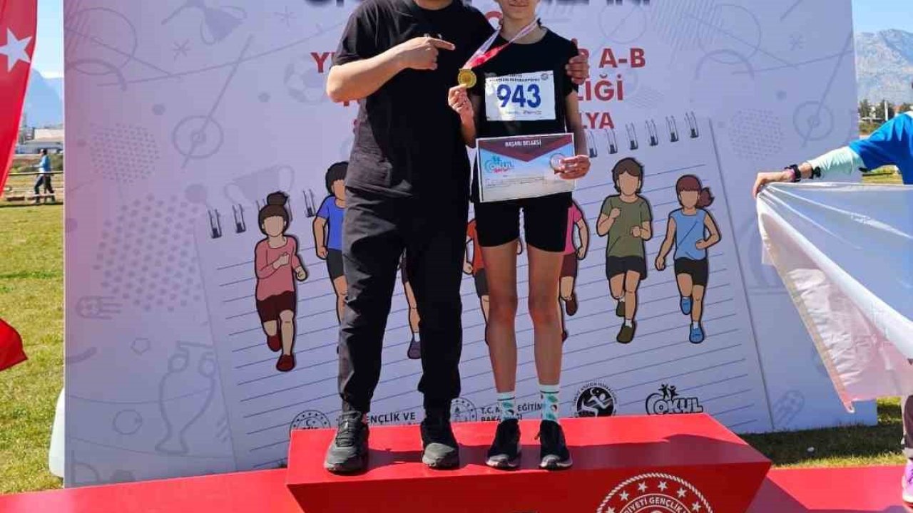 Manisalı sporcu Nida Deniz Karataş Türkiye şampiyonu oldu