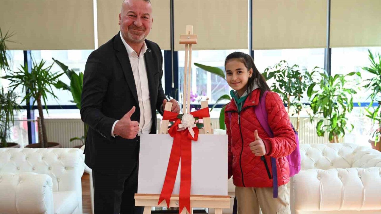 Başkan Karabatı’dan başarılı öğrenciye anlamlı hediye