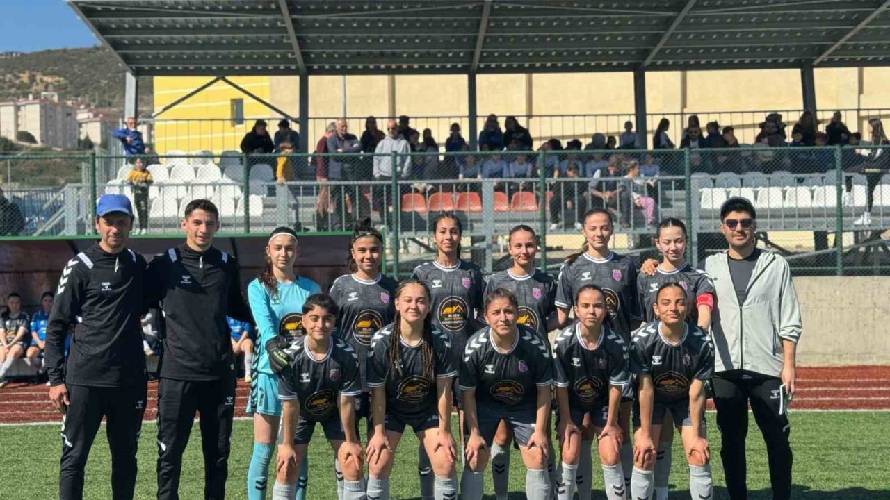 Bilecik Kolej Kız Spor Kulübü 16 golle kazandı