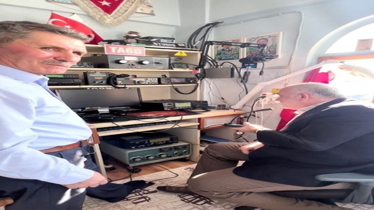 Köye telsiz sistemi kurdu, dünya ile haberleşiyor