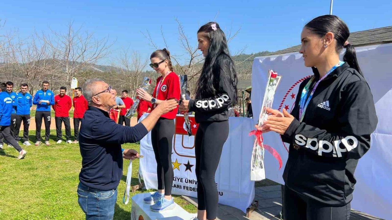 AİÇÜ Kadın Kros Takımı, Türkiye şampiyonu oldu