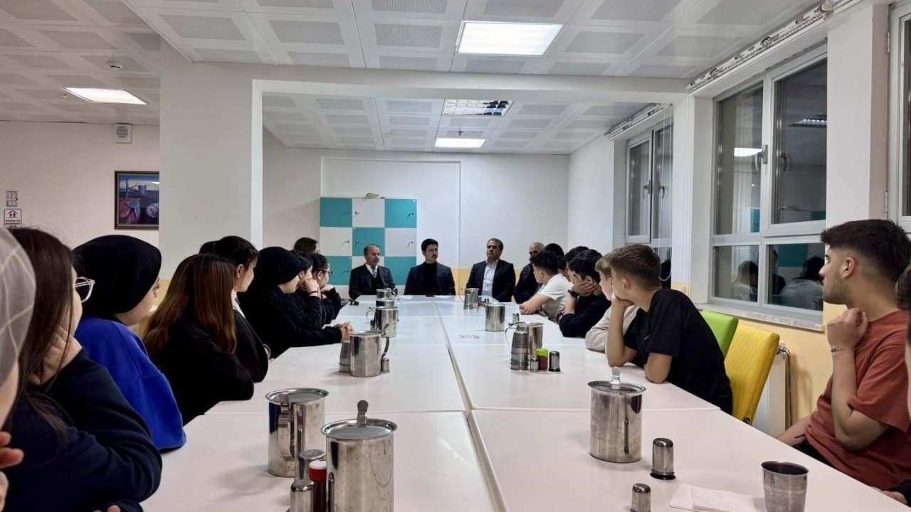 Kaymakam Kahraman öğrencilerle iftarda buluştu