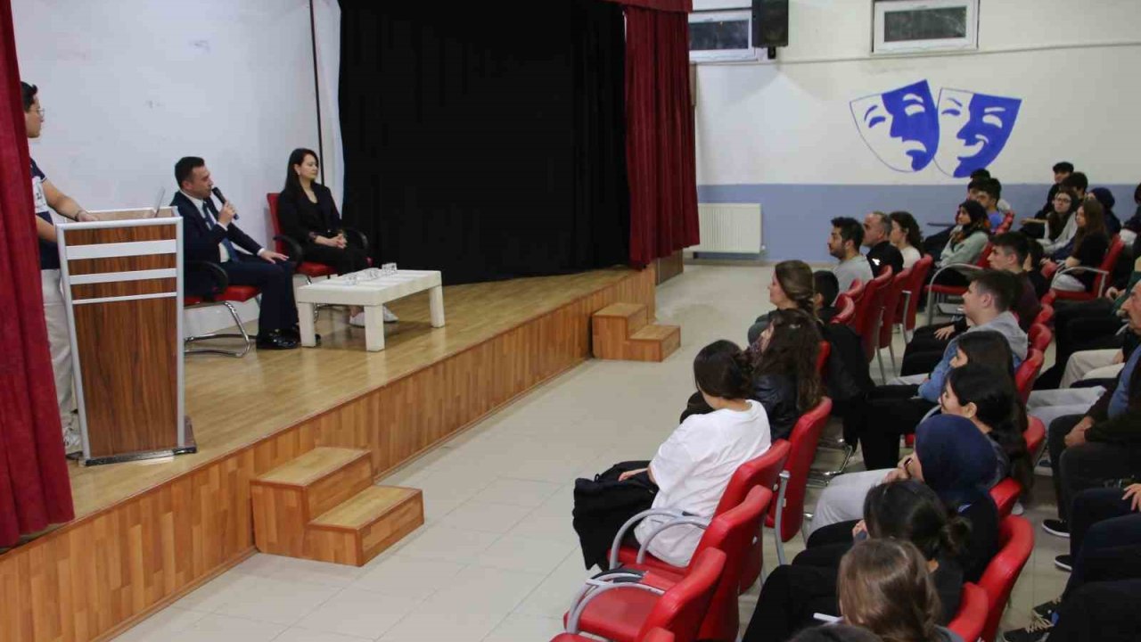 Başkan Dökmeci öğrencilerle iftarda buluştu