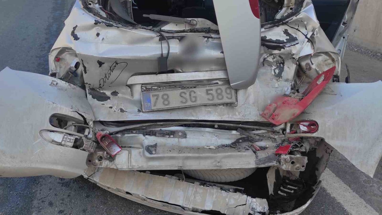 Tırla çarpışan otomobilin sürücüsü yaralandı