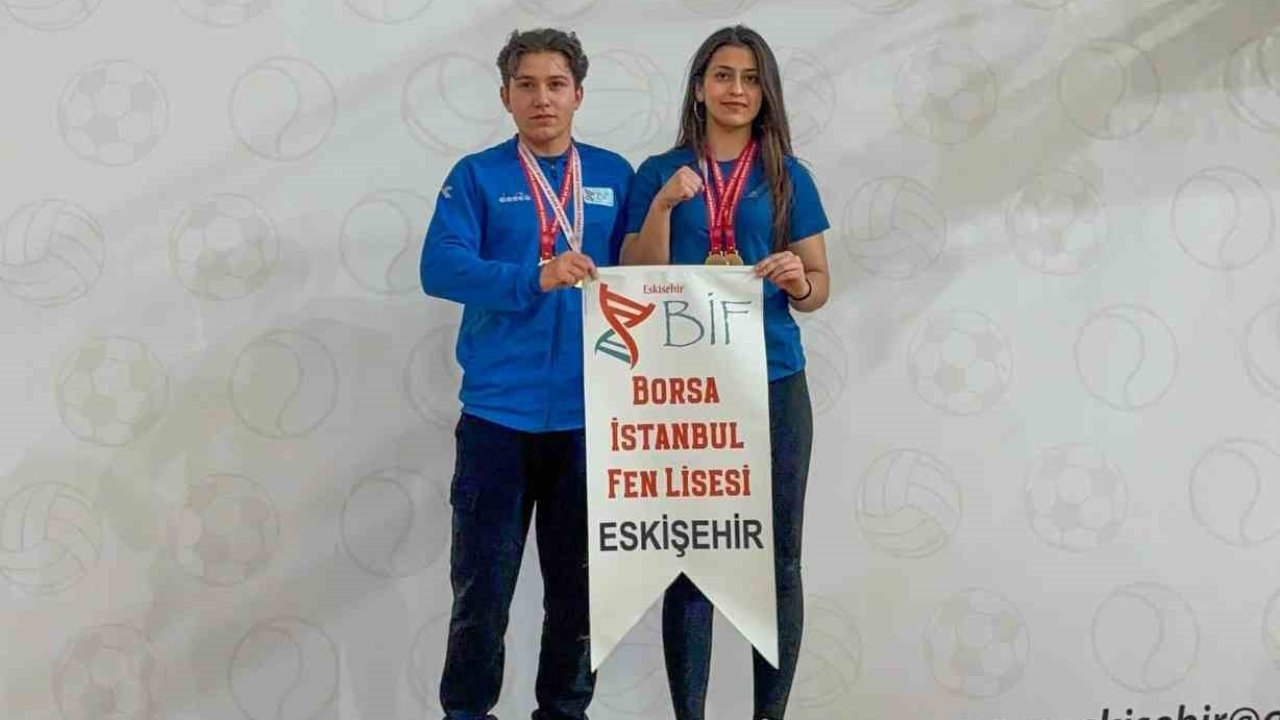 Liseli sporculardan çifte zafer
