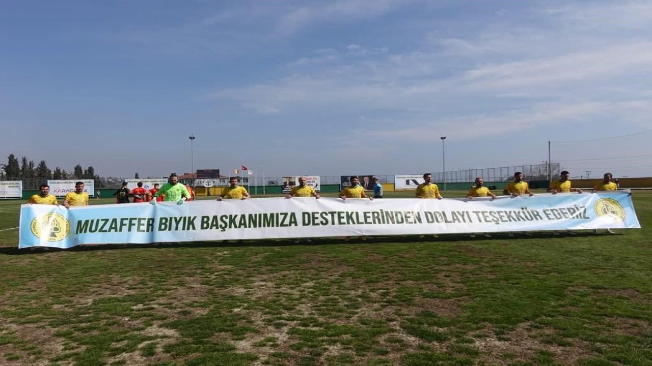 Futbolculardan Başkan Bıyık’a teşekkür pankartı