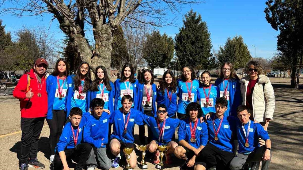 Oryantiring müsabakalarında üç kupa kazandılar