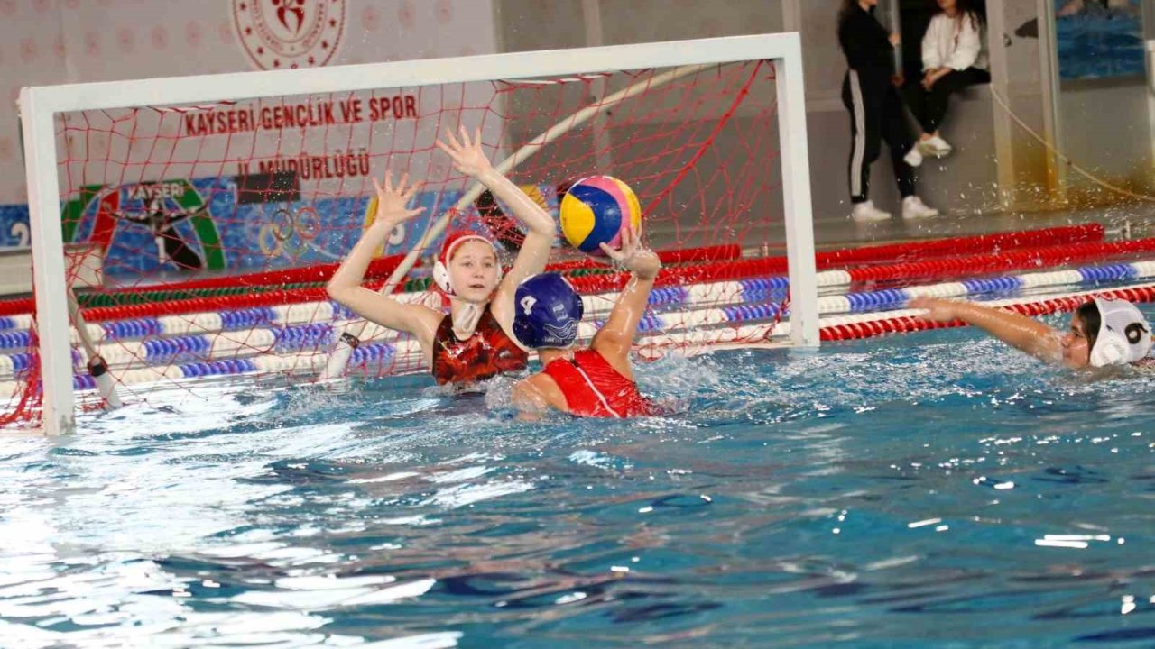 U13 Kadınlar Federasyon Kupası Şampiyonu Galatasaray