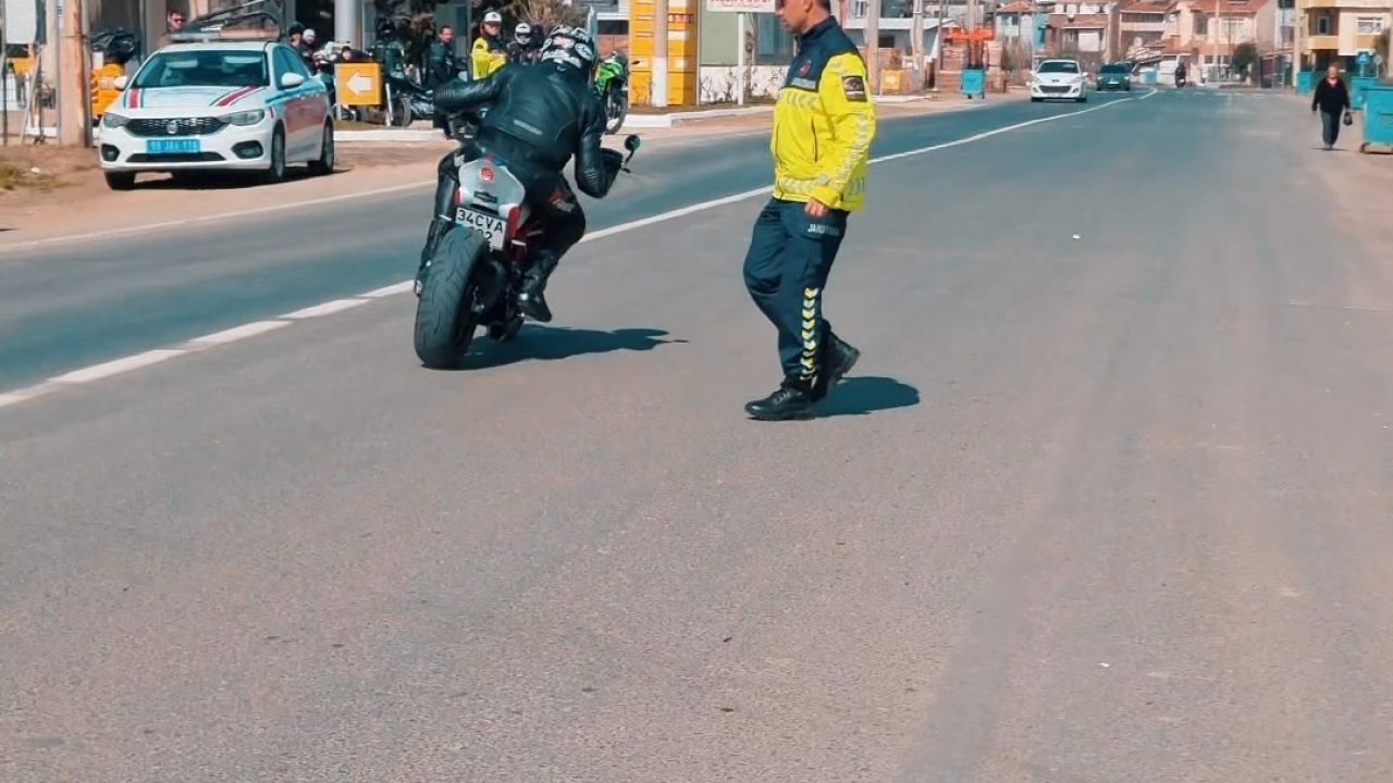 Motosikleti personelin üzerine sürdü