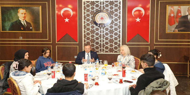 Vali Ziya Polat, Gençlerle İftar Programında Buluştu