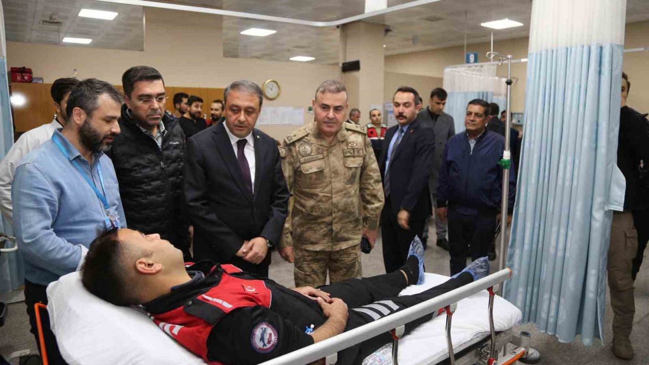 Motorize polis ekipleri kaza yaptı, 2 polis yaralandı