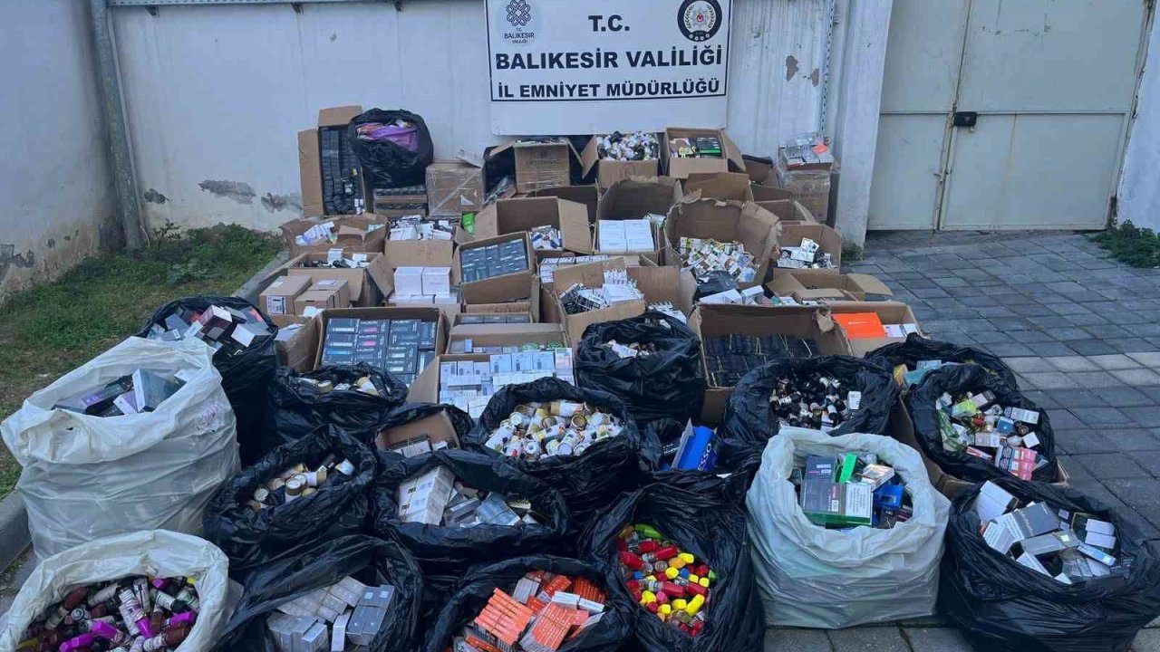 Ayvalık’ta polis, kaçak tütün ve cinsel uyarıcı madde satışı yapanlara geçit vermedi