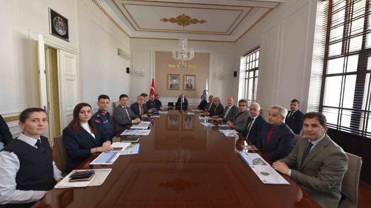 Manisa’da ‘Üniversite güvenlik tedbirleri’ toplantısı yapıldı