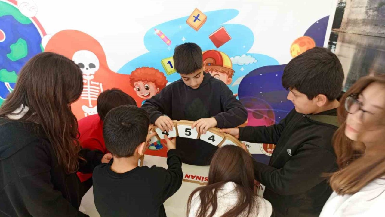 Bilgi Evi okul gibi faaliyet gösteriyor