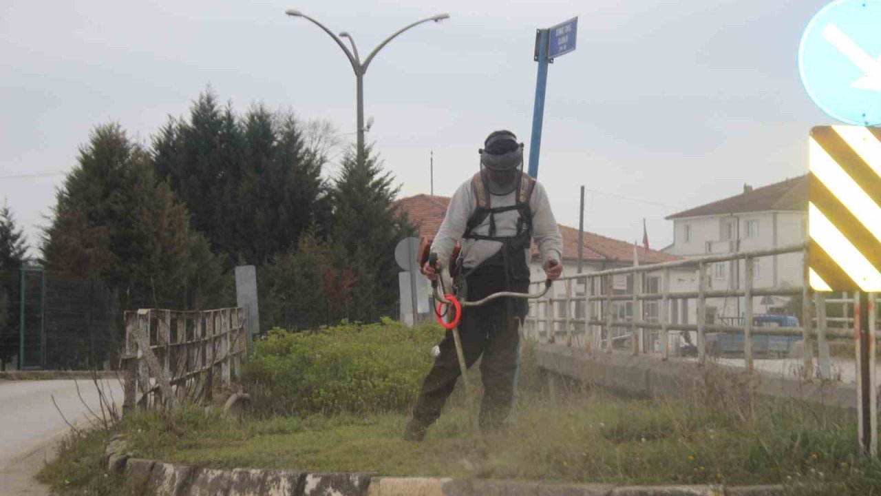 Yaklaşan bayram öncesi Erenler’de temizlik çalışmaları başladı