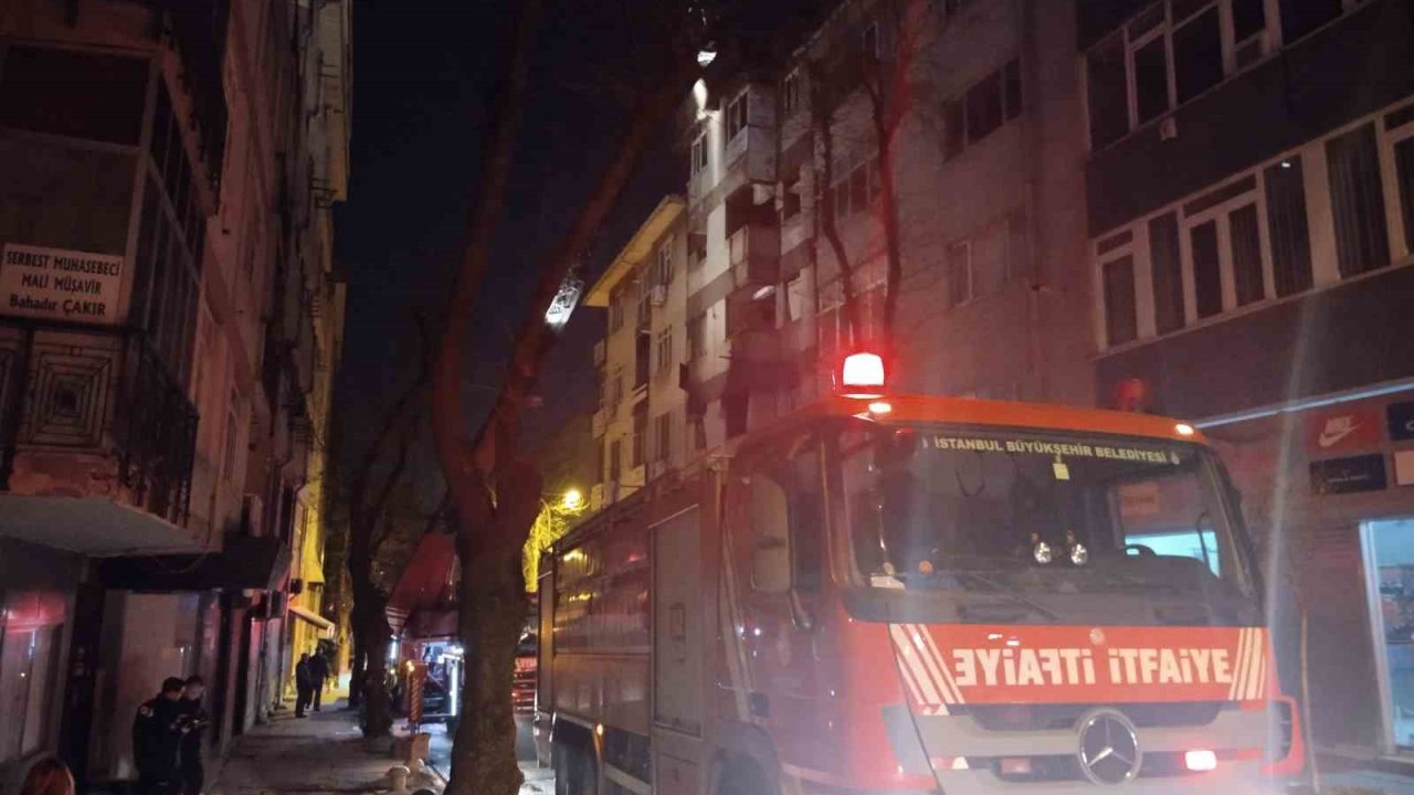 Kartal’da 6 katlı binada korkutan yangın