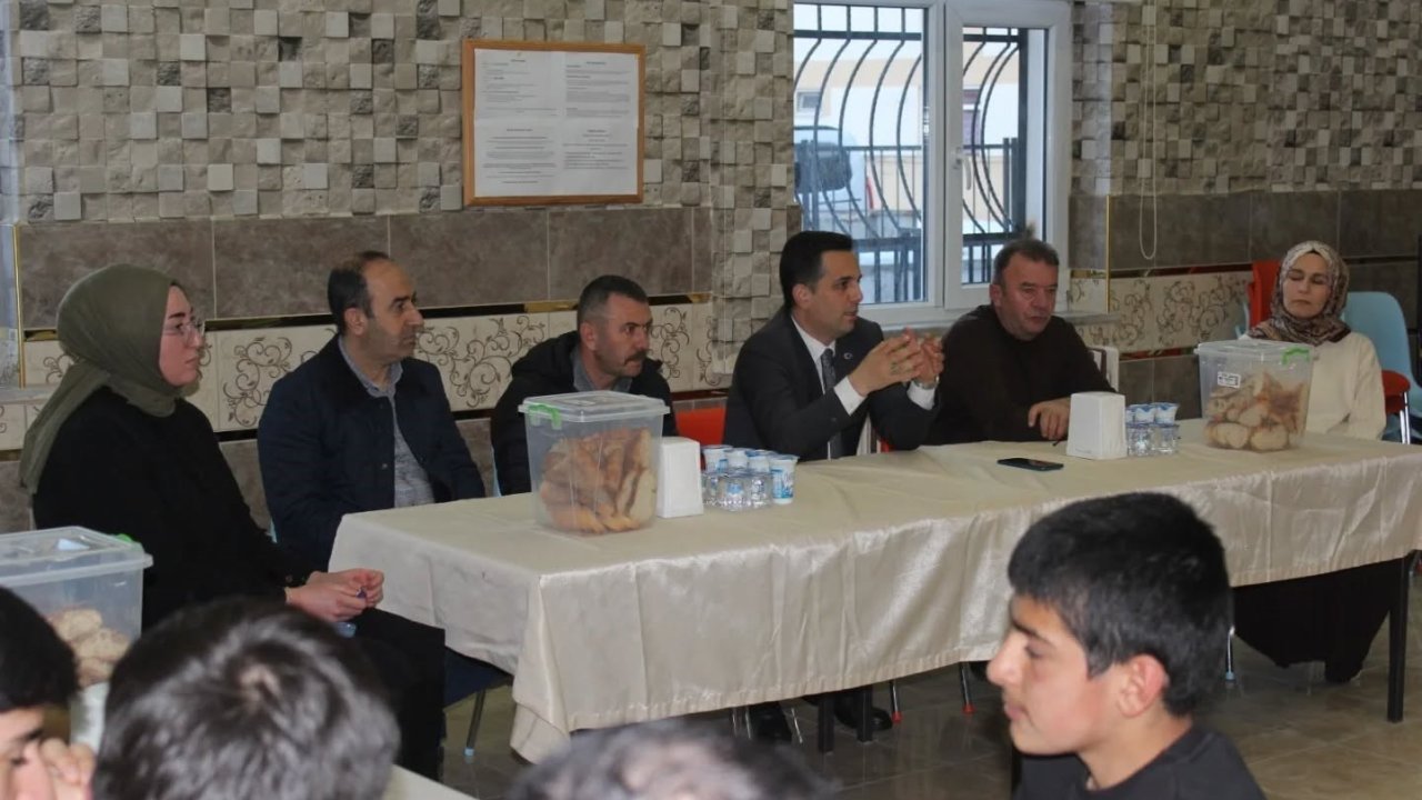 Kaymakam Şahin söyleşide öğrencilerle buluştu