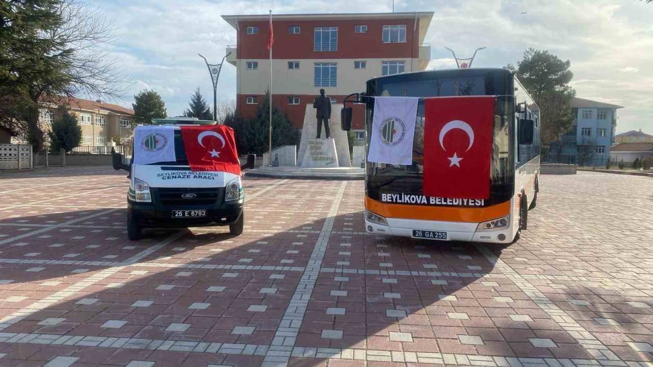 Büyükşehir’den Beylikova’ya otobüs ve cenaze aracı hibe edildi