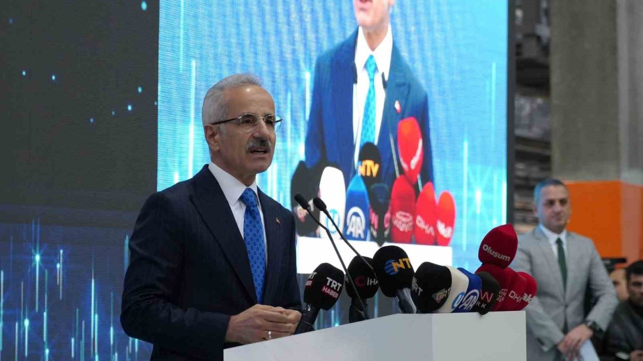 Bakan Uraloğlu: "Yıl sonuna kadar kalan 28 vagondan oluşan 7 seti de teslim edeceğiz"