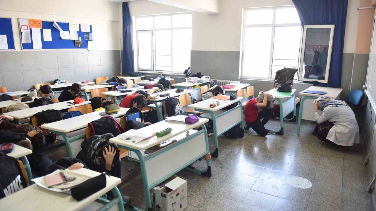 Yıldırım Belediyesi’nden deprem eğitimi