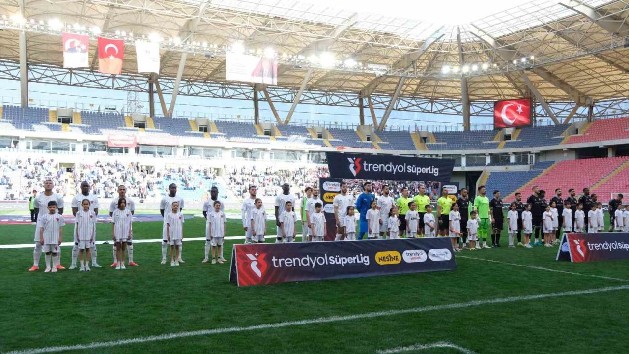 Trendyol Süper Lig: Atakaş Hatayspor: 1 - Sivasspor: 1 (İlk yarı)