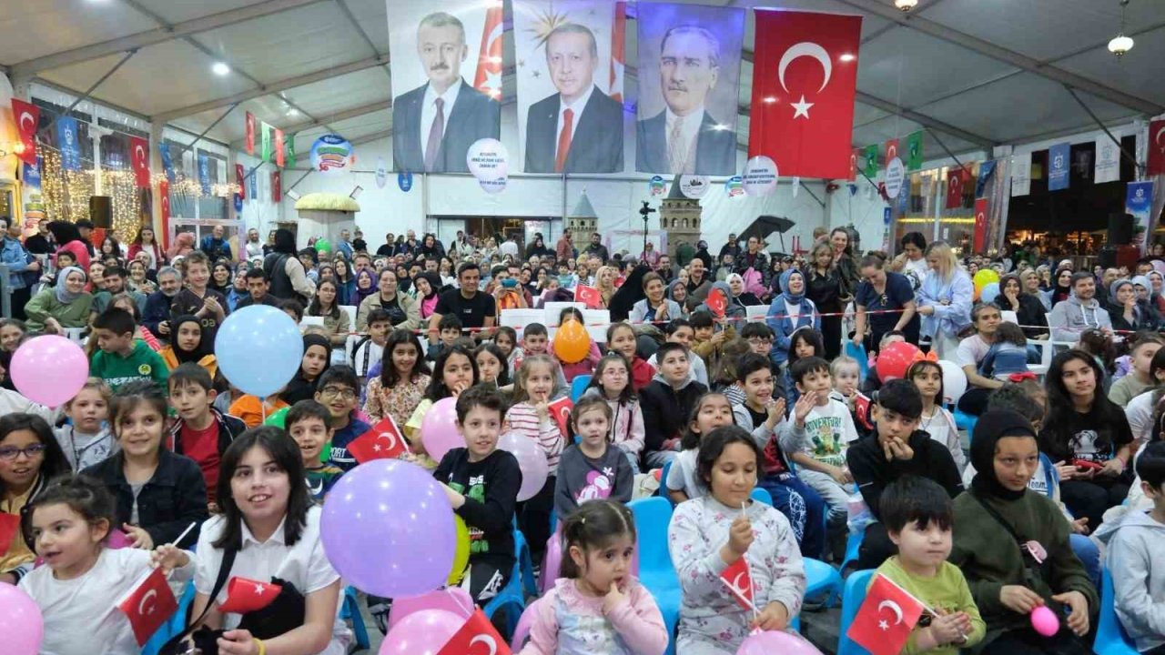 İzmit Kent Meydanı’nda eğlenceye tam gaz devam