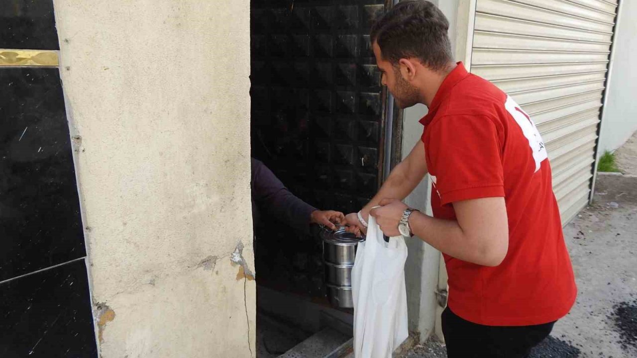 Türk Kızılay Gaziantep Şubesi’nden 9 bin 200 kişiye sıcak yemek