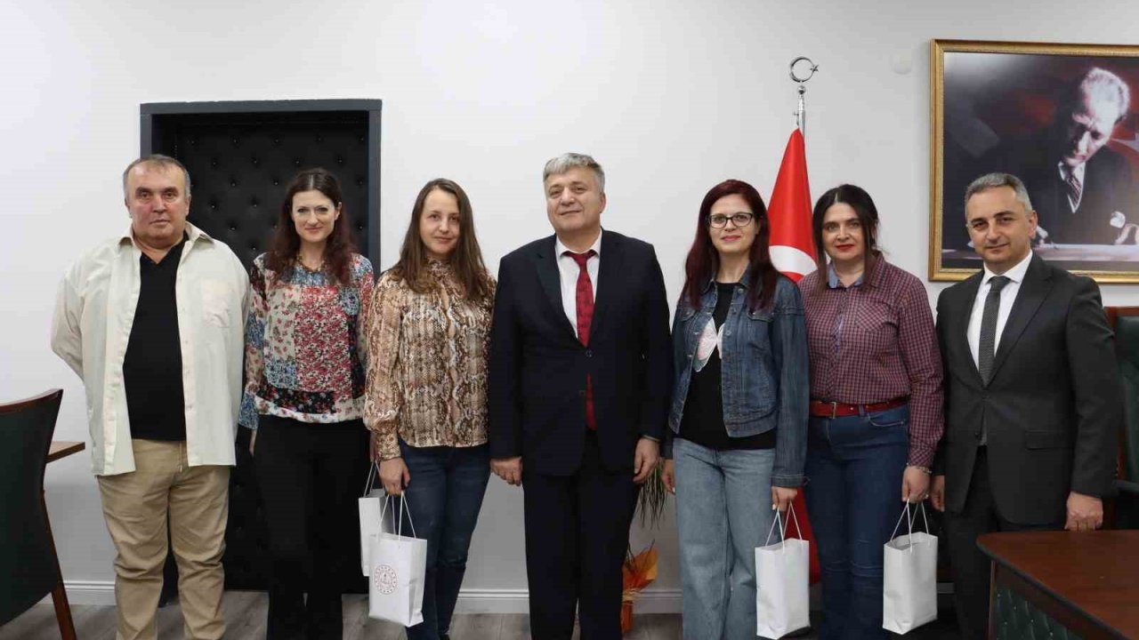 Romanyalı öğretmenler, Millî Eğitim Müdürü Bozkan’ı ziyaret etti