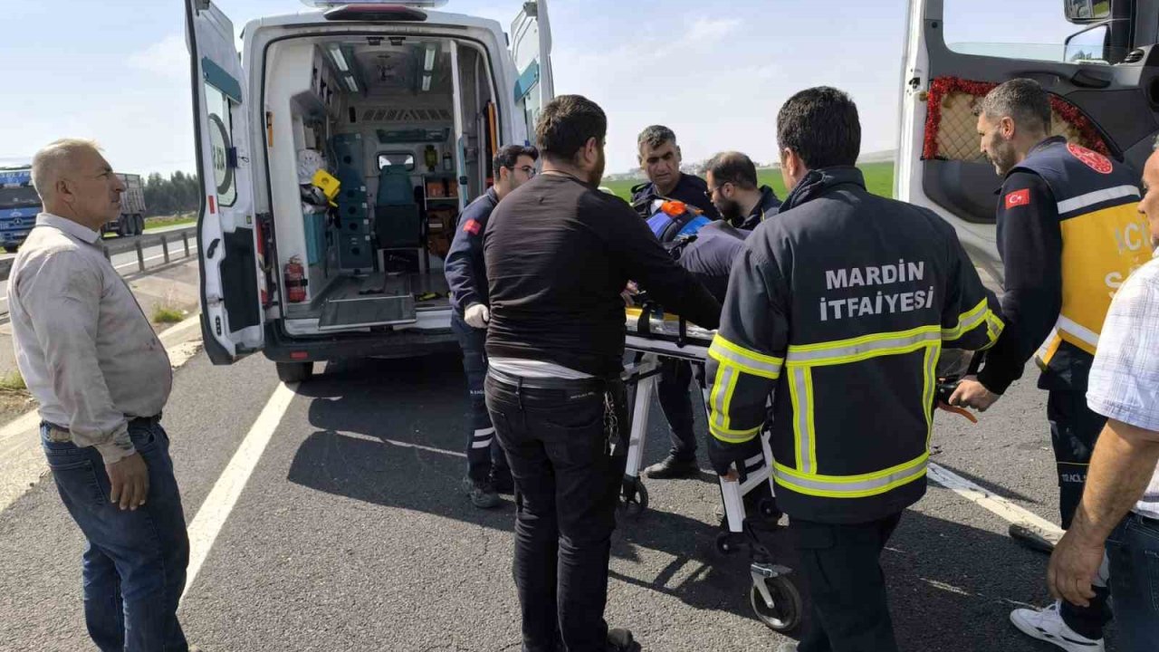 Sürücüsünün kontrolünden çıkan tır bariyerlere çarptı: 1