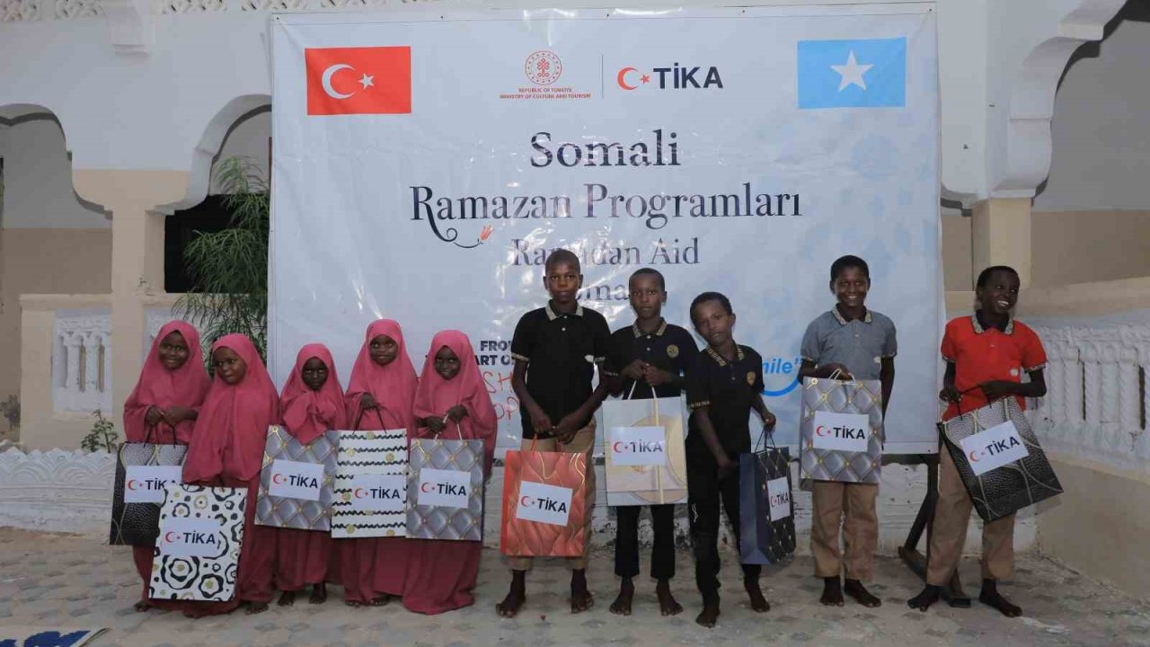TİKA, Somali’de yetimlerin yüzünü gülümsetti