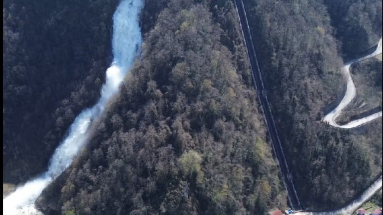 Giresun’da HES tahliyesiyle oluşan yapay şelale görsel şölen sunuyor