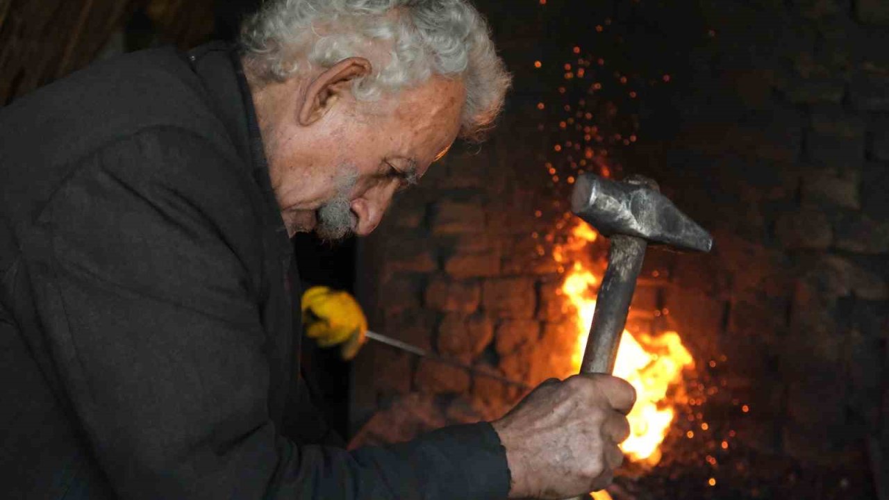 Erzincan’ın asırlık demirci ustası vefat etti